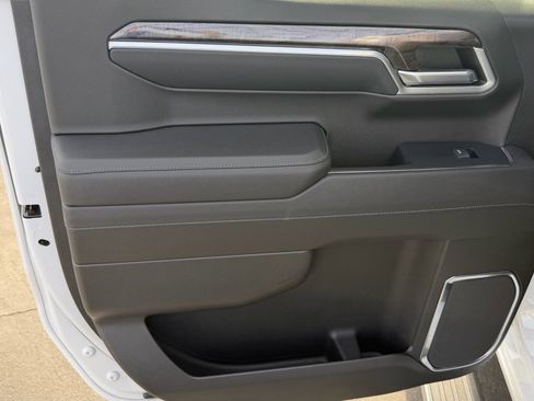 Used 2022 Chevrolet Silverado 1500 LTZ w/ Technology Package AWD/4WD image 18