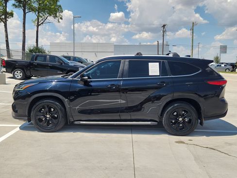Used 2023 Toyota Highlander Bronze Edition FWD image 7