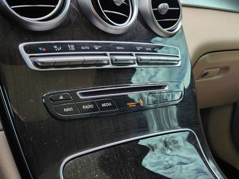 Certified 2018 Mercedes-Benz GLC 300 4MATIC image 17