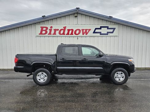 Used 2022 Toyota Tacoma SR image 1