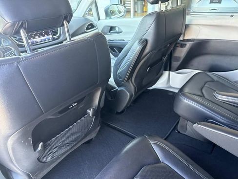 Used 2022 Chrysler Pacifica Touring-L FWD image 28