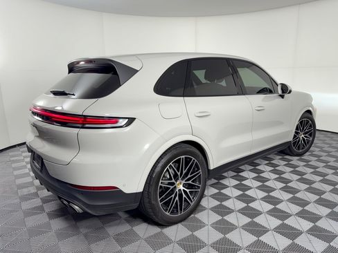 Certified 2024 Porsche Cayenne AWD/4WD image 9
