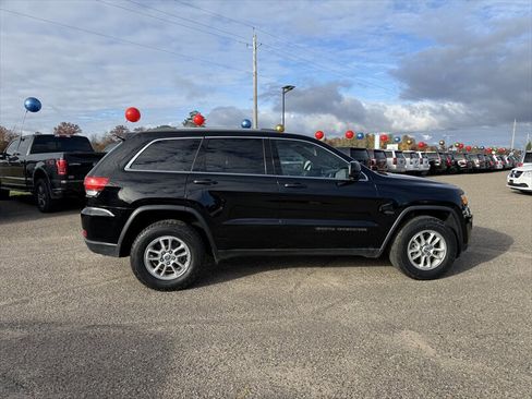 Used 2019 Jeep Grand Cherokee Laredo AWD/4WD image 7