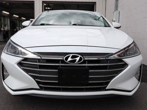 Used 2020 Hyundai Elantra SE w/ Cargo Package (C1) FWD image 2