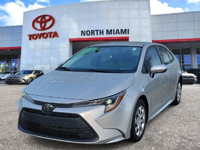 Used 2025 Toyota Corolla LE FWD image 2