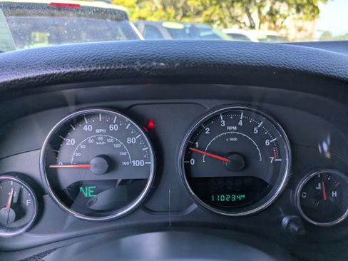 Used 2017 Jeep Wrangler Sahara w/ Connectivity Group image 25