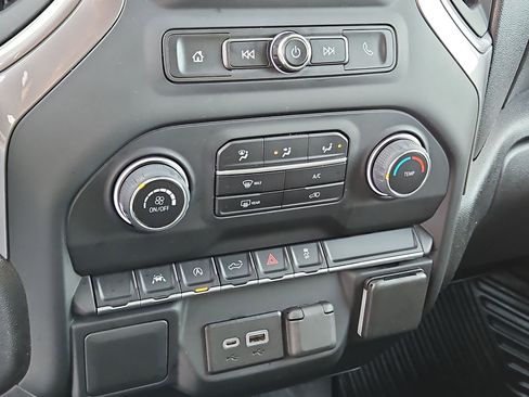 Used 2022 Chevrolet Silverado 1500 Custom image 24