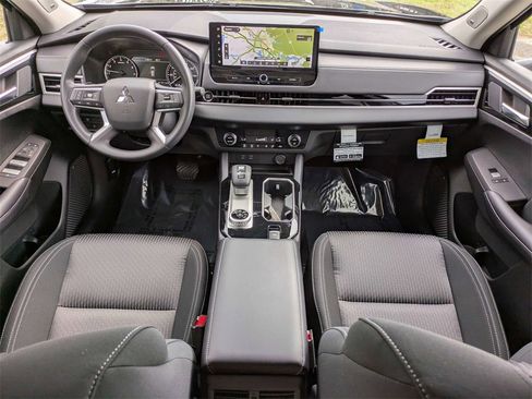 New 2026 Mitsubishi Outlander ES image 15