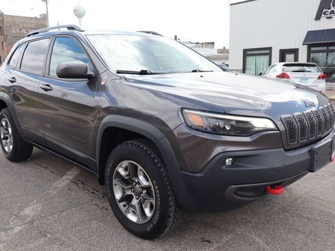 Used 2019 Jeep Cherokee Trailhawk w/ Cold Weather Group AWD/4WD image 2