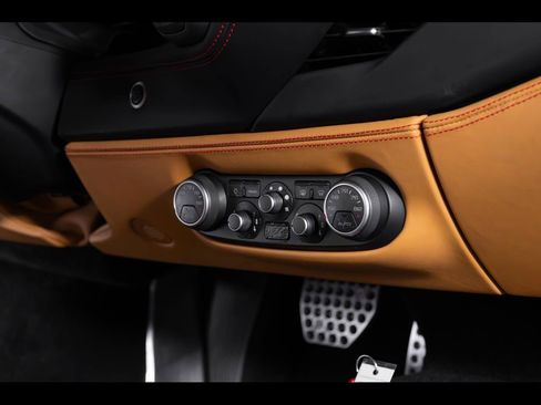 Used 2017 Ferrari 488 GTB RWD image 17