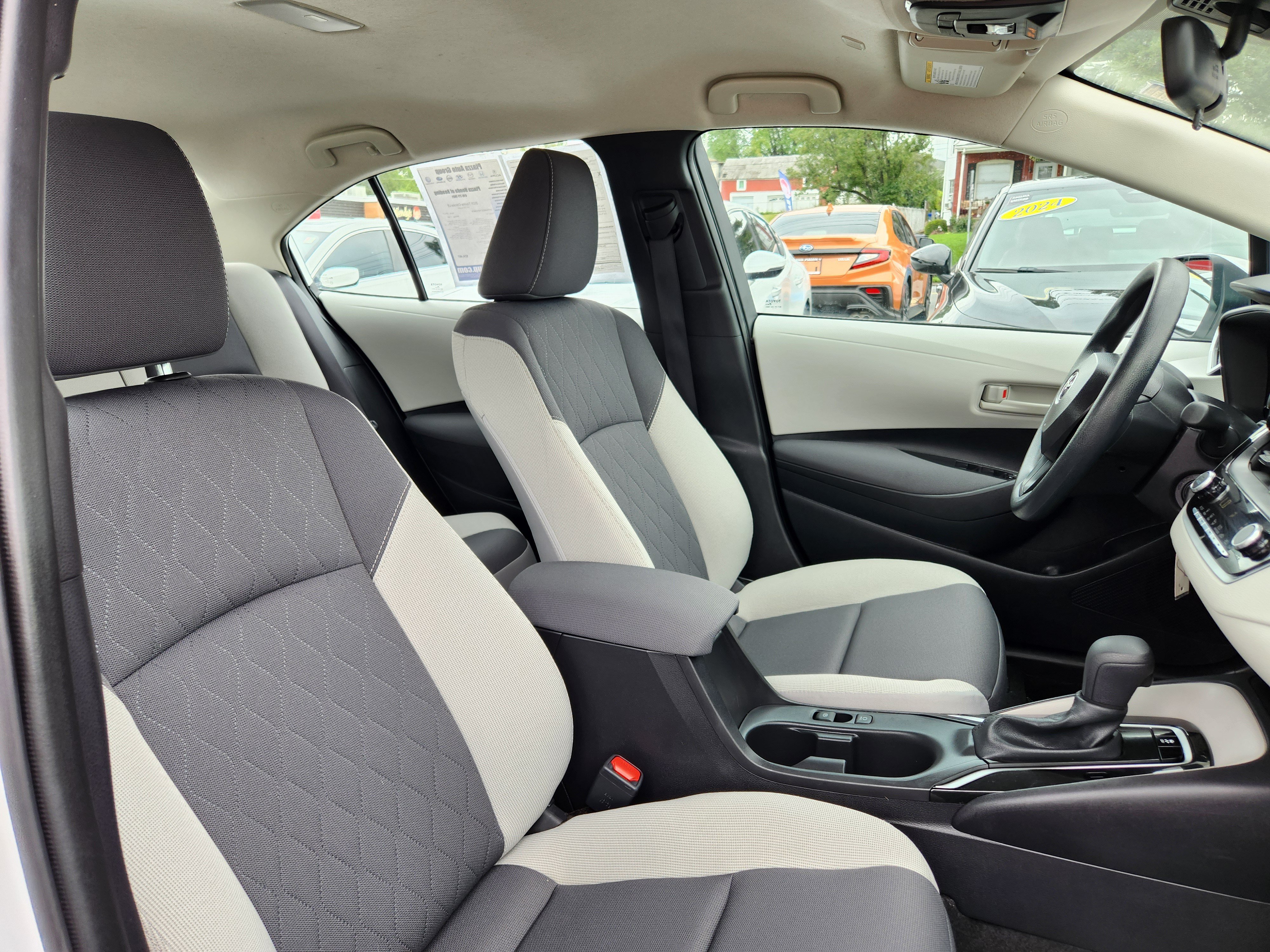Used 2025 Toyota Corolla LE FWD image 15