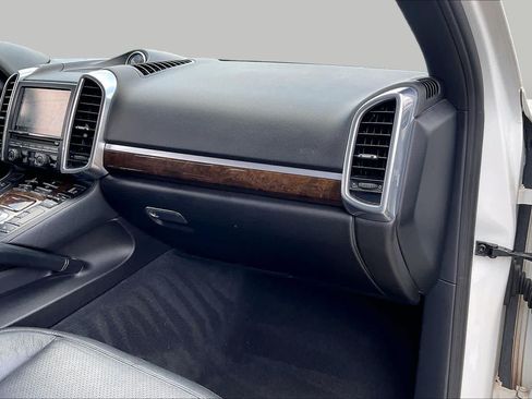 Used 2013 Porsche Cayenne S AWD/4WD image 16