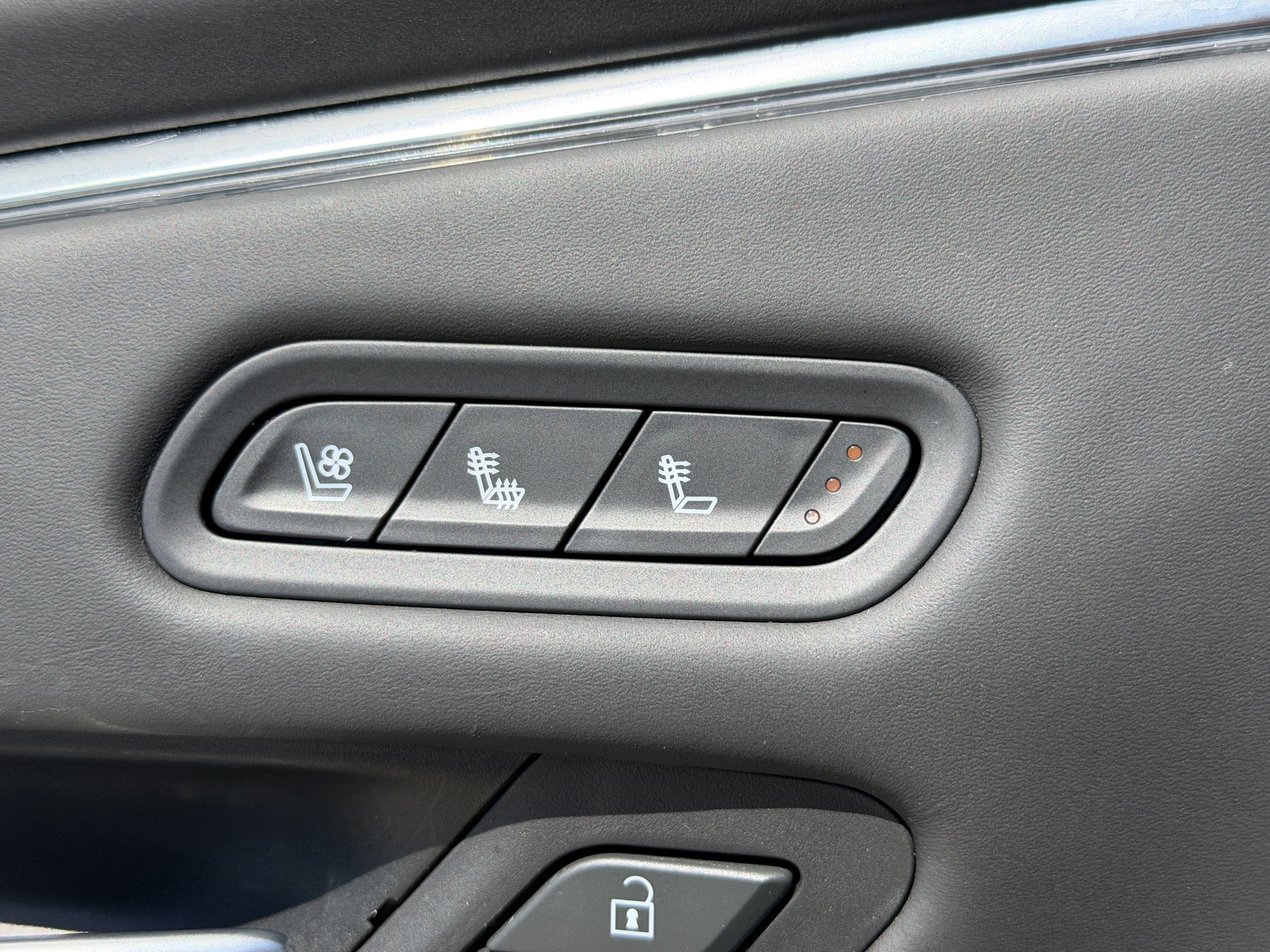 Certified 2022 Cadillac Escalade Premium Luxury Platinum w/ LPO, Radiant Package AWD/4WD image 21