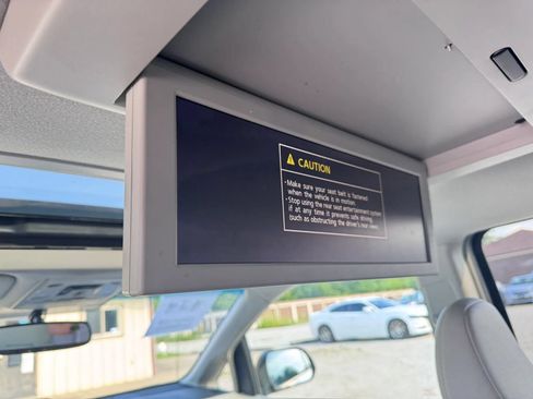 Used 2013 Toyota Sienna XLE w/ Entertainment Pkg FWD image 3