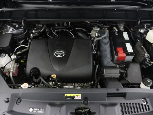 Used 2021 Toyota Highlander XLE FWD image 42