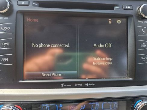 Used 2019 Toyota Highlander Plus FWD image 19