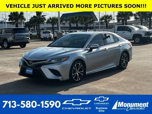 Used 2019 Toyota Camry SE image 1