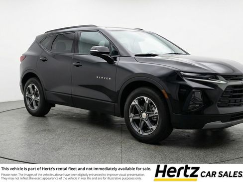 Used 2025 Chevrolet Blazer LT image 1