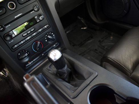 Used 2006 Ford Mustang GT Premium image 19