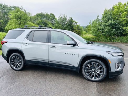 Used 2023 Chevrolet Traverse RS image 11