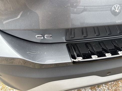 New 2026 Volkswagen Tiguan SE image 7