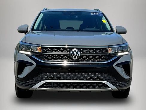 Certified 2023 Volkswagen Taos SE w/ Panoramic Sunroof Package FWD image 2