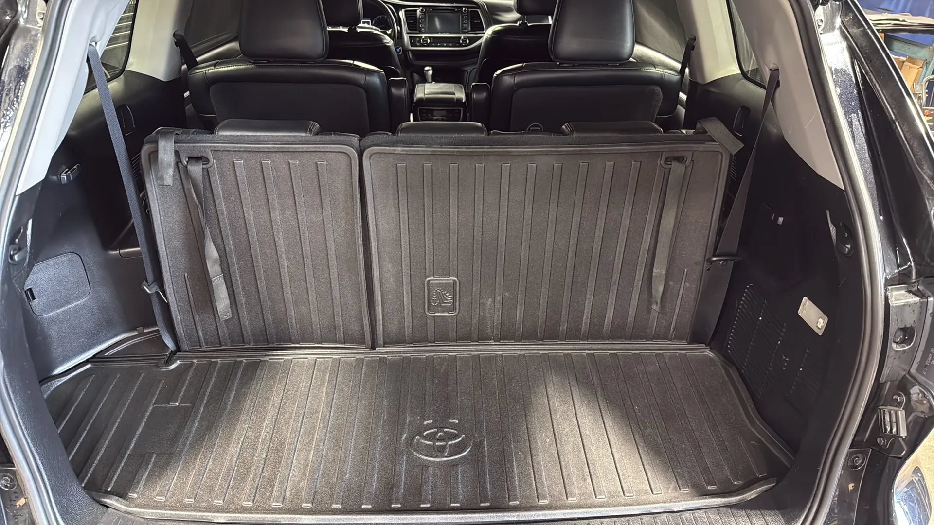 Used 2018 Toyota Highlander Limited Platinum AWD/4WD image 12