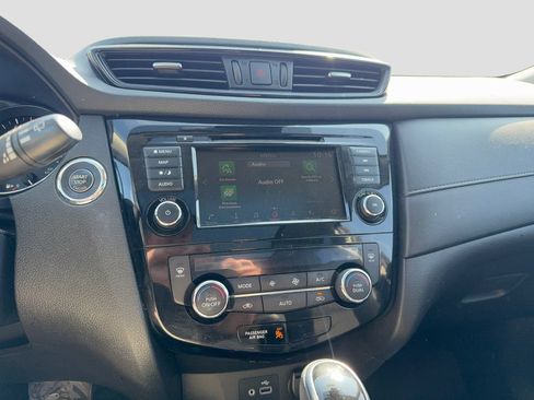 Used 2019 Nissan Rogue SV w/ Sun & Sound Touring Package AWD/4WD image 19