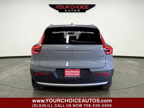 Used 2024 Volvo XC40 B5 Core AWD/4WD image 4