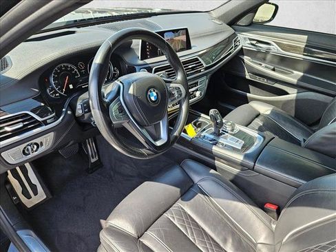 Used 2019 BMW 750i w/ M Sport Package RWD image 10