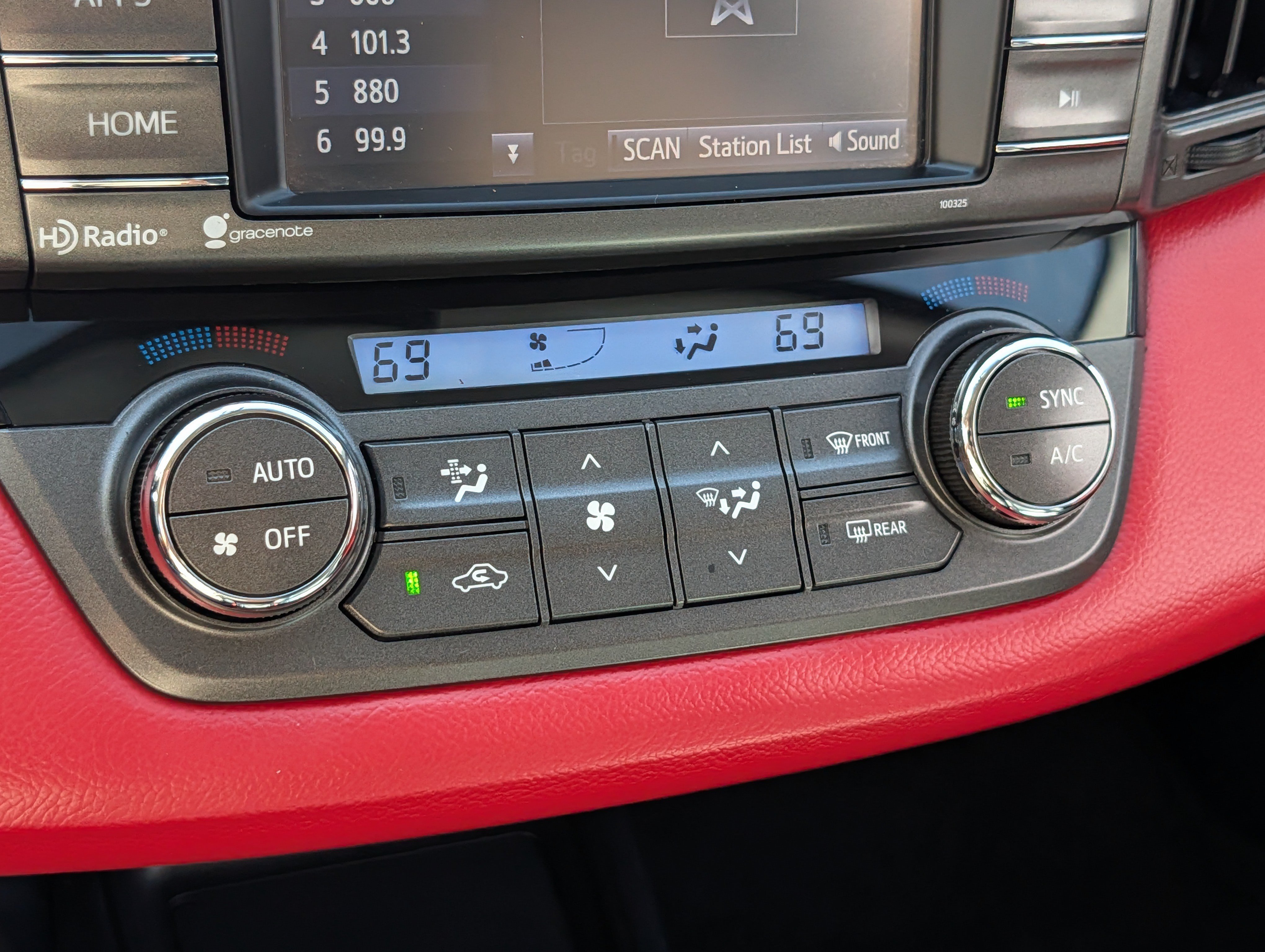 Used 2014 Toyota RAV4 XLE AWD/4WD image 23