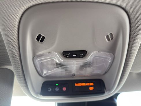 Used 2025 Chevrolet TrailBlazer LT w/ Driver Confidence Package image 23