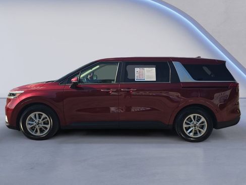 Used 2024 Kia Carnival LX FWD image 2