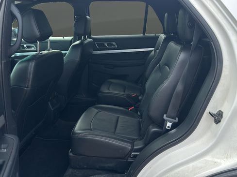 Used 2017 Ford Explorer XLT w/ Equipment Group 202A AWD/4WD image 16