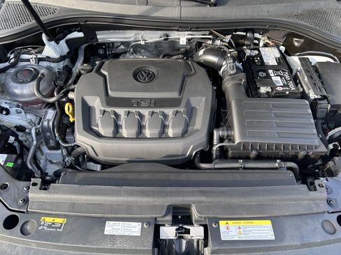 Certified 2024 Volkswagen Tiguan SE R-Line image 9