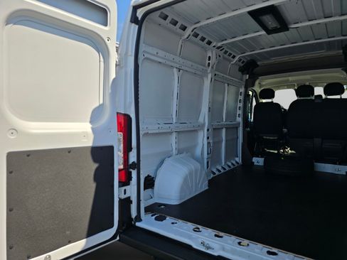 Used 2023 RAM ProMaster 2500 w/ Driver Convenience Group FWD image 22