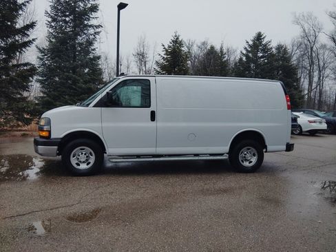 Used 2024 Chevrolet Express 2500 w/ Driver Convenience Package image 2