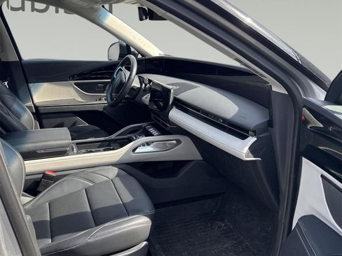 Used 2024 Lincoln Nautilus Premier image 16