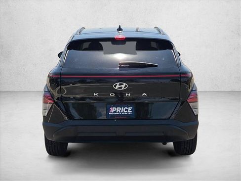 Used 2025 Hyundai Kona SEL FWD image 8
