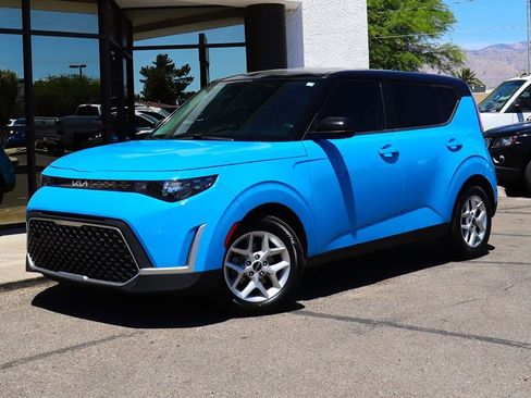 Used 2023 Kia Soul S FWD image 2
