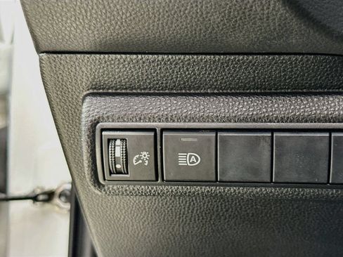 Used 2020 Toyota Corolla LE FWD image 12