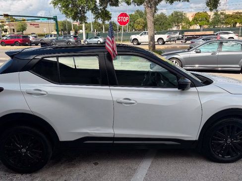 Used 2021 Nissan Kicks SR FWD image 4