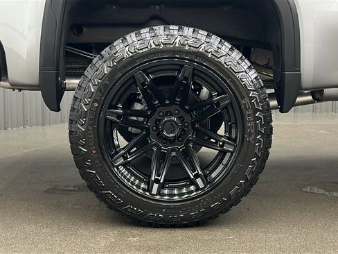 Used 2024 GMC Sierra 1500 AT4 w/ Technology Package image 12