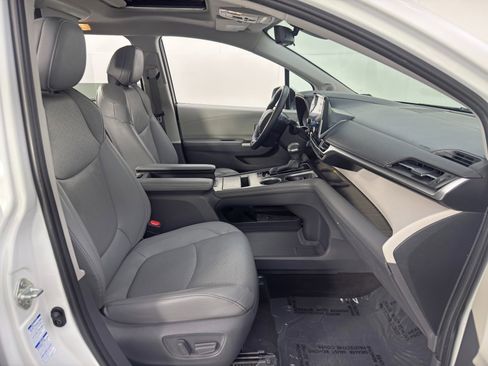 Used 2021 Toyota Sienna Limited image 15