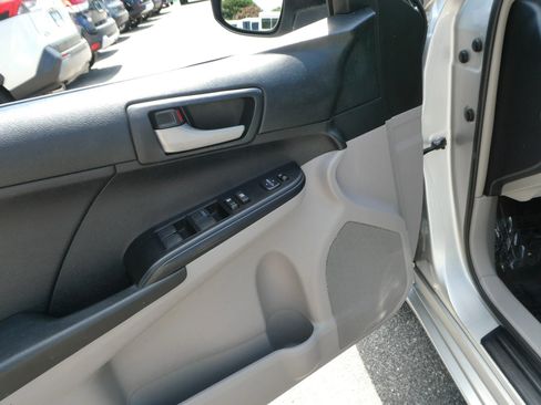 Used 2014 Toyota Camry FWD image 14