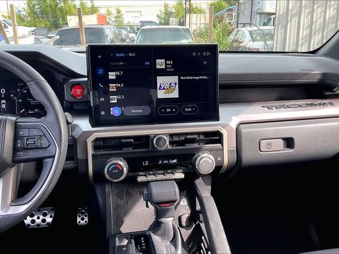 Used 2025 Toyota Tacoma TRD Sport image 7