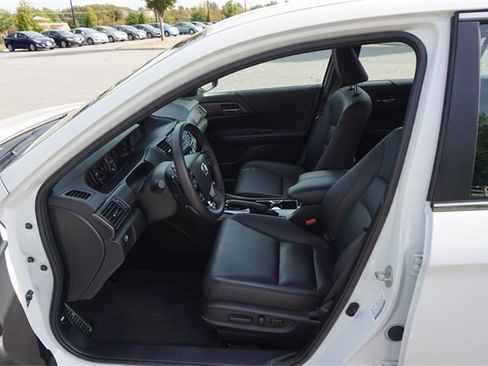 Used 2017 Honda Accord Sport Special Edition image 5