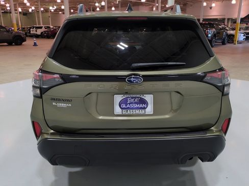 Used 2025 Subaru Forester Premium AWD/4WD image 4
