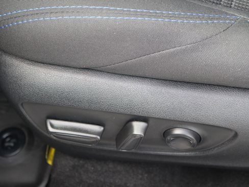 Used 2023 Toyota RAV4 SE image 17