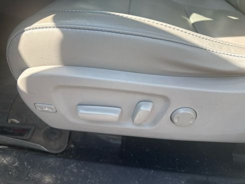 Used 2017 Toyota Highlander XLE AWD/4WD image 12